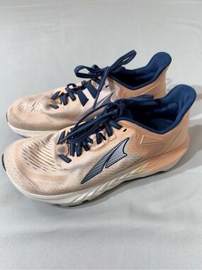 Altra Provision 6 running shoes dusty pink/navy blue size 8